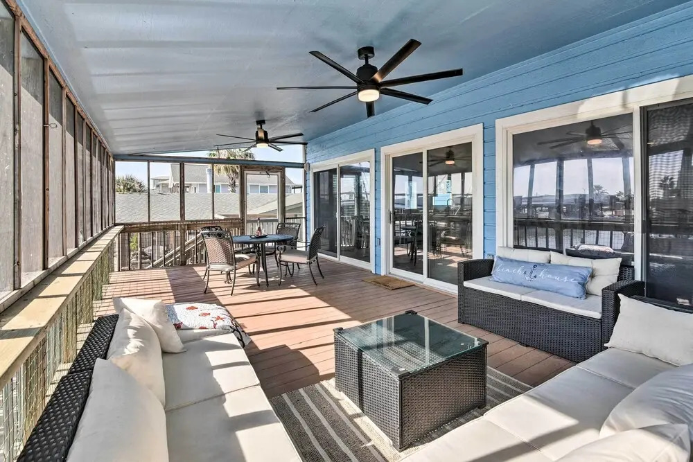 Freeport Home w/ Boat Dock < 2 Mi to Beach!