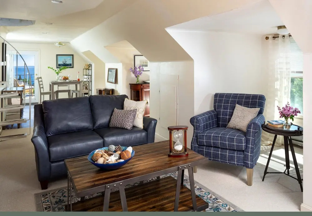 Captain Nickels Inn