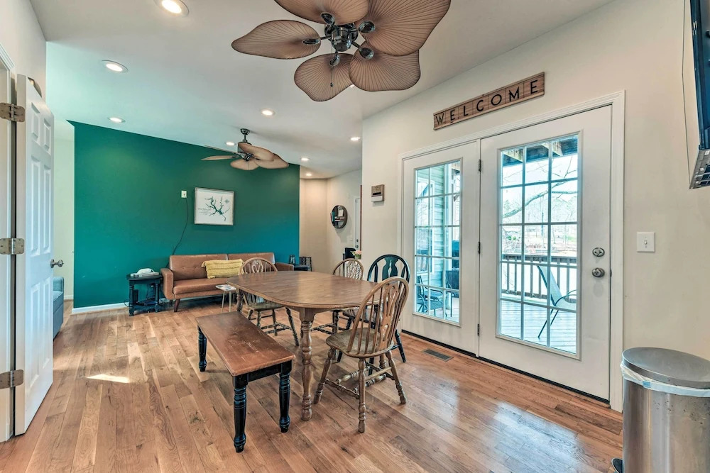 Lakefront Lexington House with Spacious Deck!