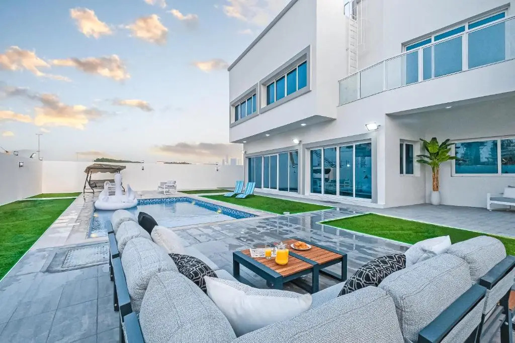 Luxury Modern White Villa on Island 9,500 sqft