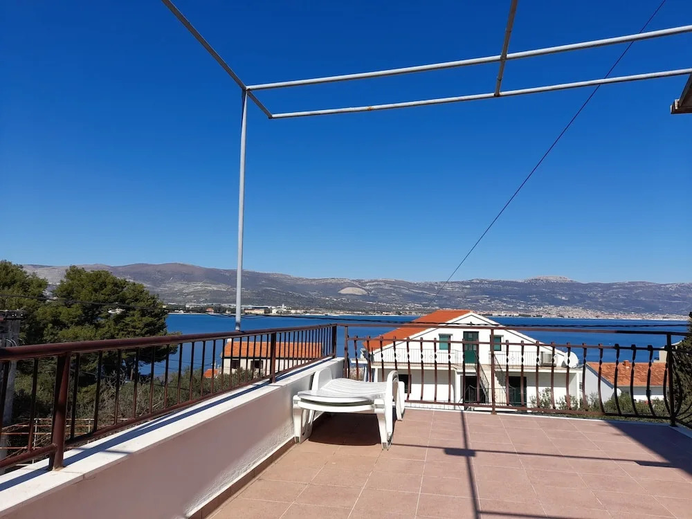 Big apt W.large Terrace&great sea View,close Beach