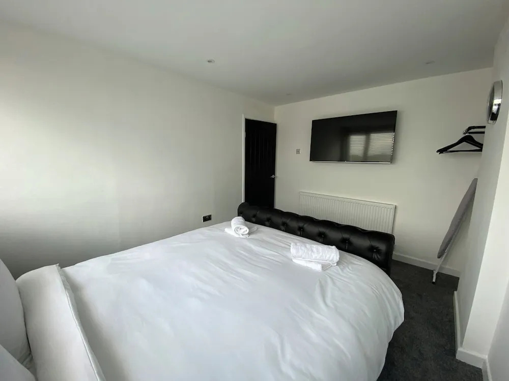 Lovely Refurbished 3-bed House in Liverpool
