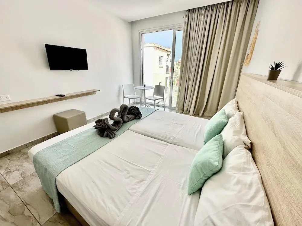 Sun Plaza Suites