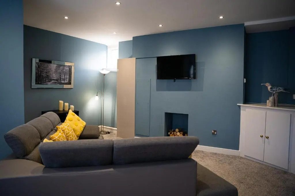 Castle-view apartments, apartment one