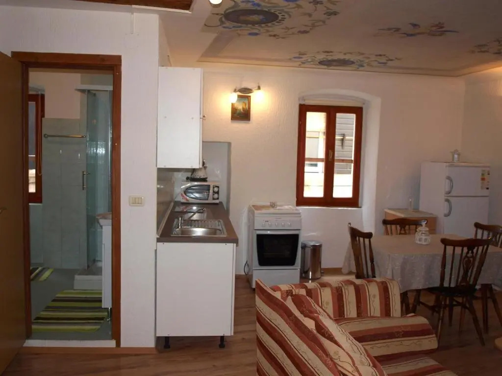 Apartment 52