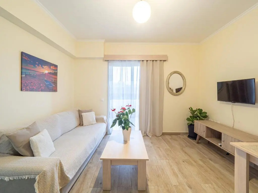 Charmy 2BD Apartment near Mon Repos Beach