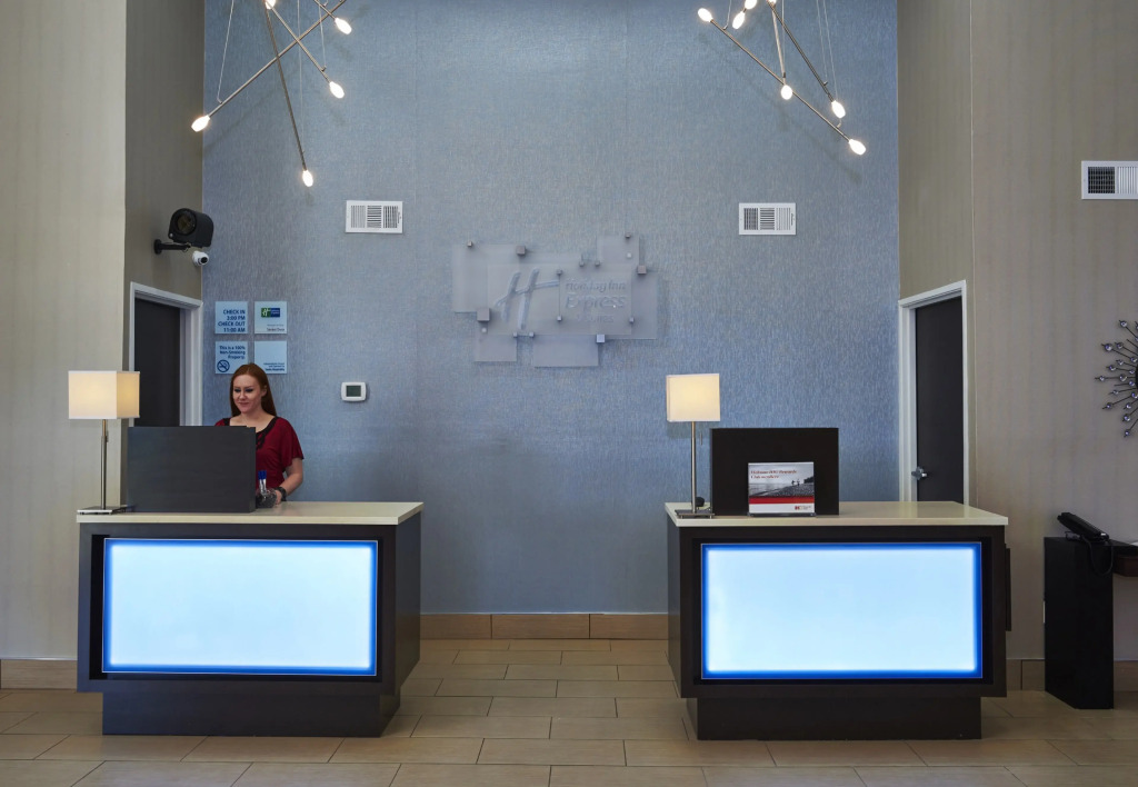 Holiday Inn Express & Suites Birmingham South - Pelham by IHG