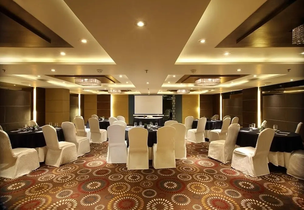 Fortune Select SG Highway, Ahmedabad - Member ITC Hotels Group