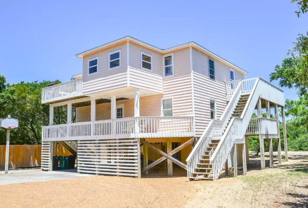 Carolina Breeze - Southern Shores, Chickahauk, 200 Yards to the Beach, Flex Stays, Private Decks