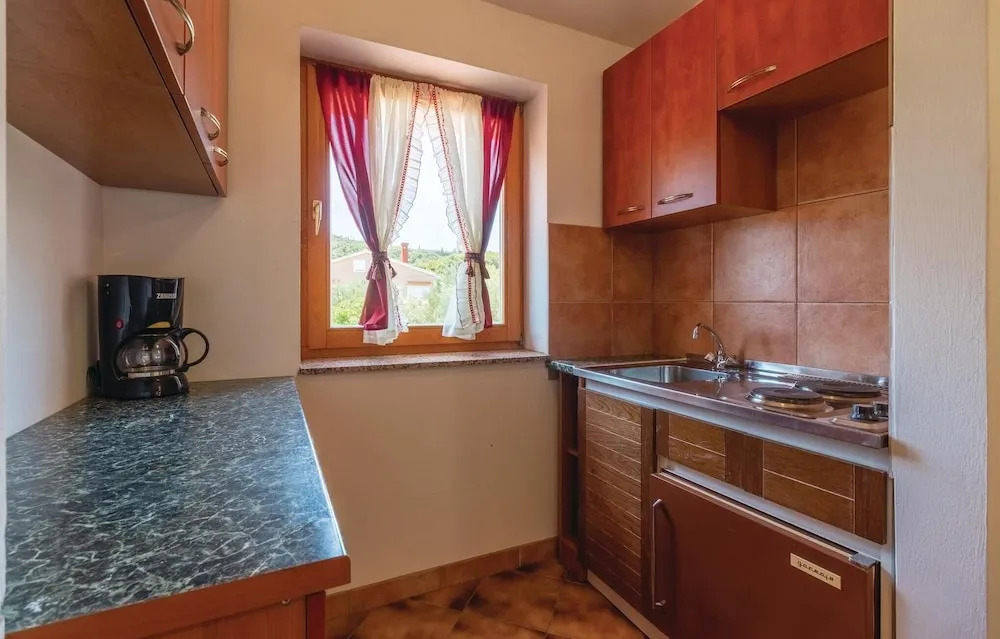 Stunning Home in Preko With 3 Bedrooms and Wifi