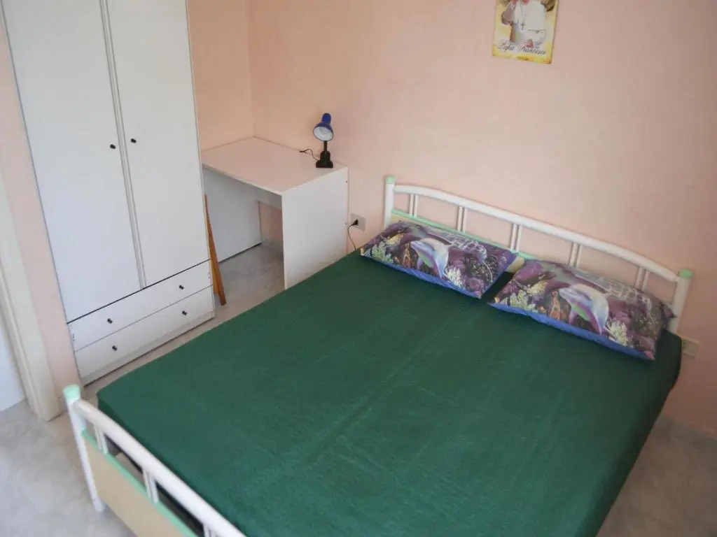 Central Holiday Home With Terrace And Garden, Parking Available