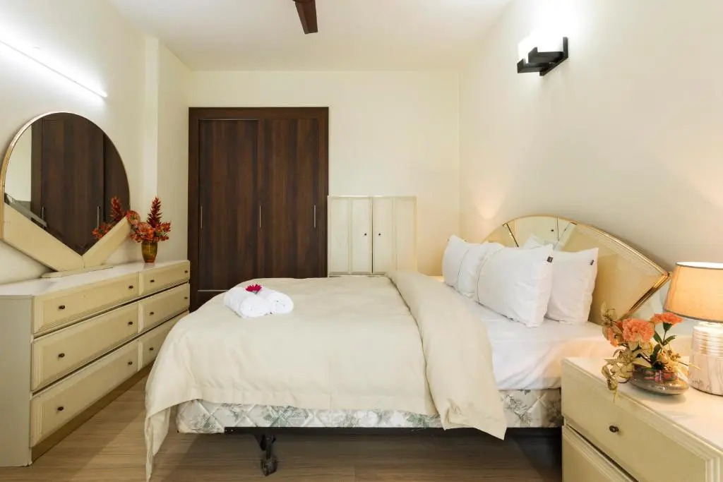 Hostie Elina-3BR Condo West/Central Delhi