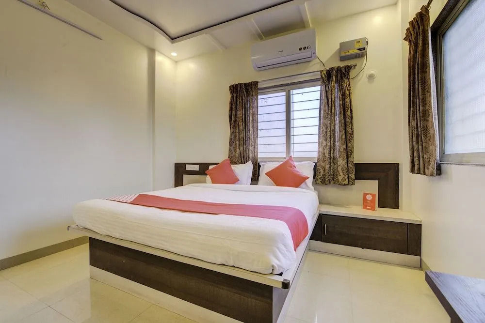 OYO 24125 Hotel Aakash