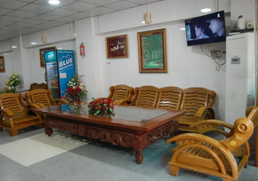 Daw Htay Hotel