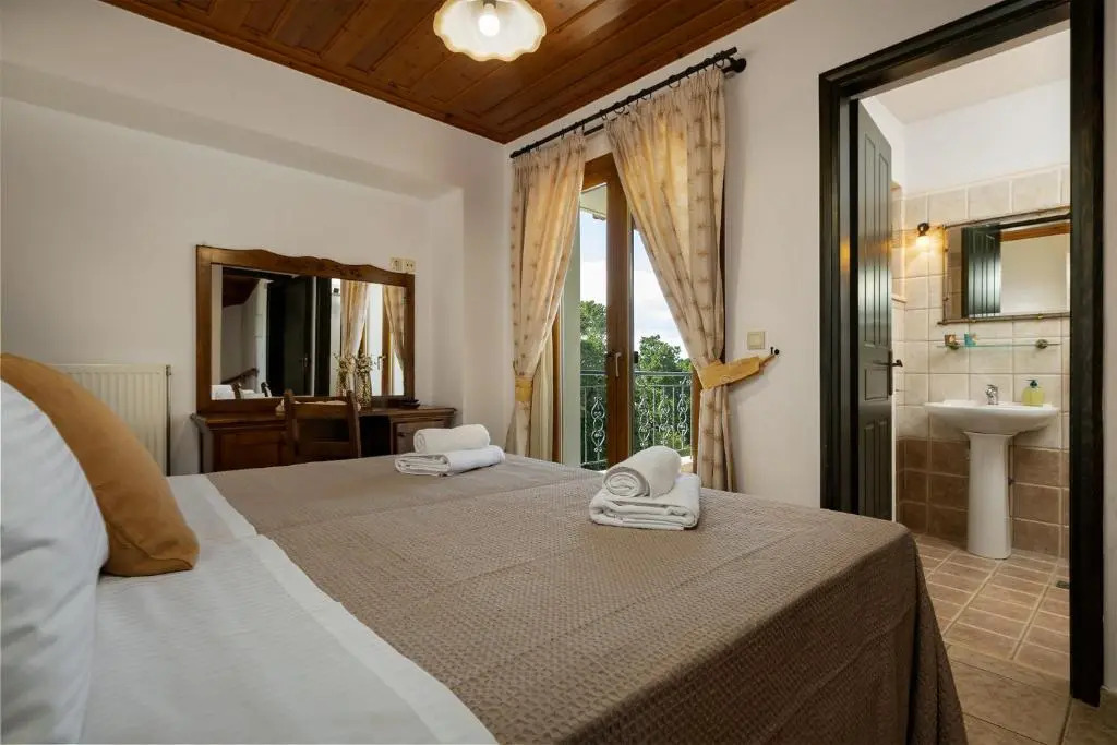 Villa Eleftheria private pool/garden/view/3bdrms/3.5bthrms