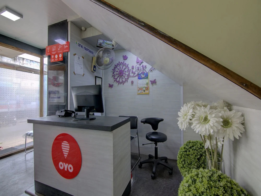 OYO 16120 Balajee Classic Inn