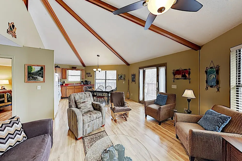 Roundette Cabin 2 Bedrooms 1.5 Bathroom Cabin