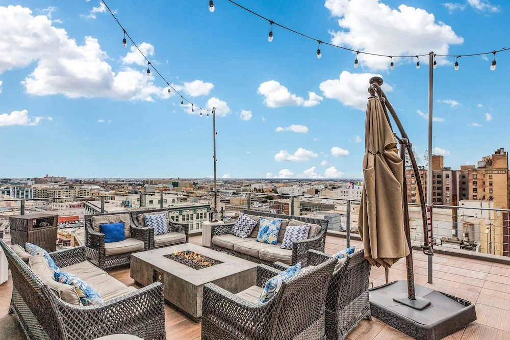Stylish XL 2br/2ba At HWH by Oneluxstay