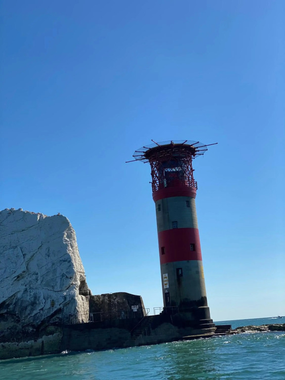 Wight On The Beach, Slps4, Stylish Apartment, Balcony with Sea Views