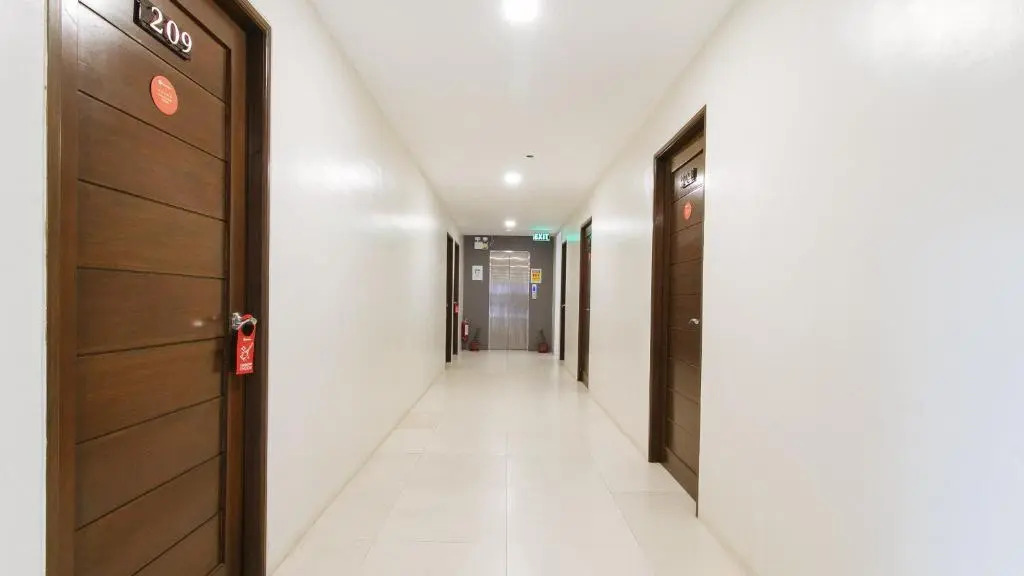 RedDoorz near Fernwoods Garden Quezon City