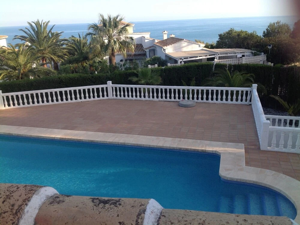 Spacious Villa With Private Swimming Pool in Ambolo