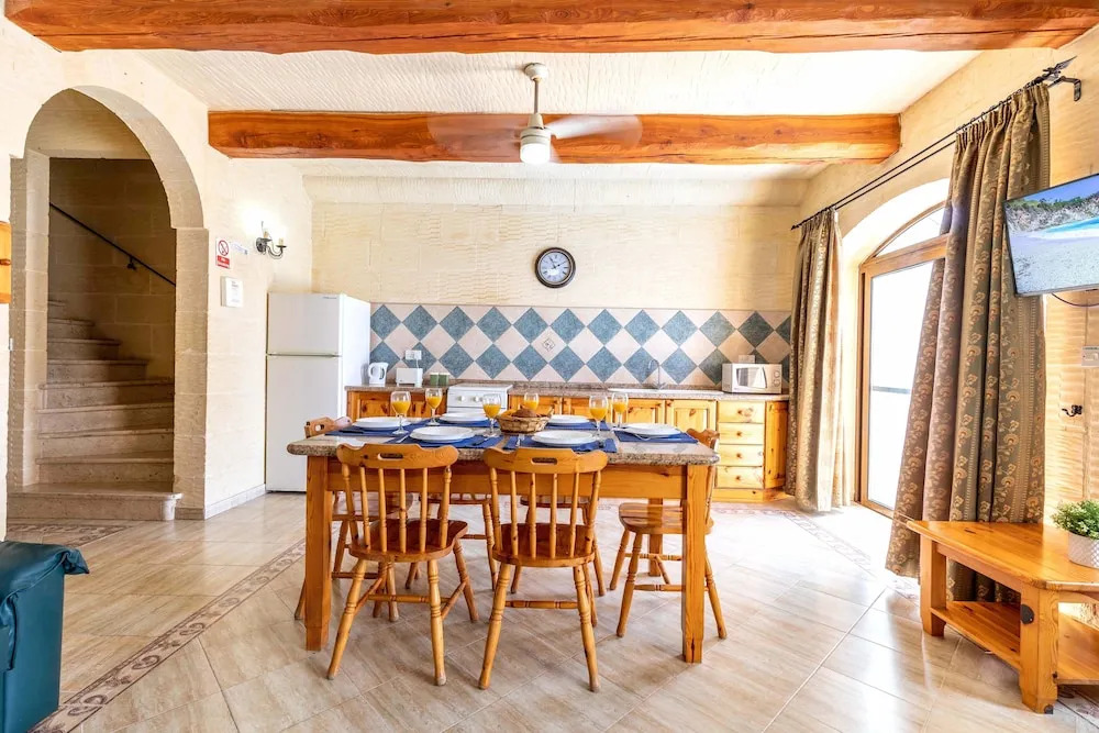 Villa Ta Debora Sleeps 7 with Pool