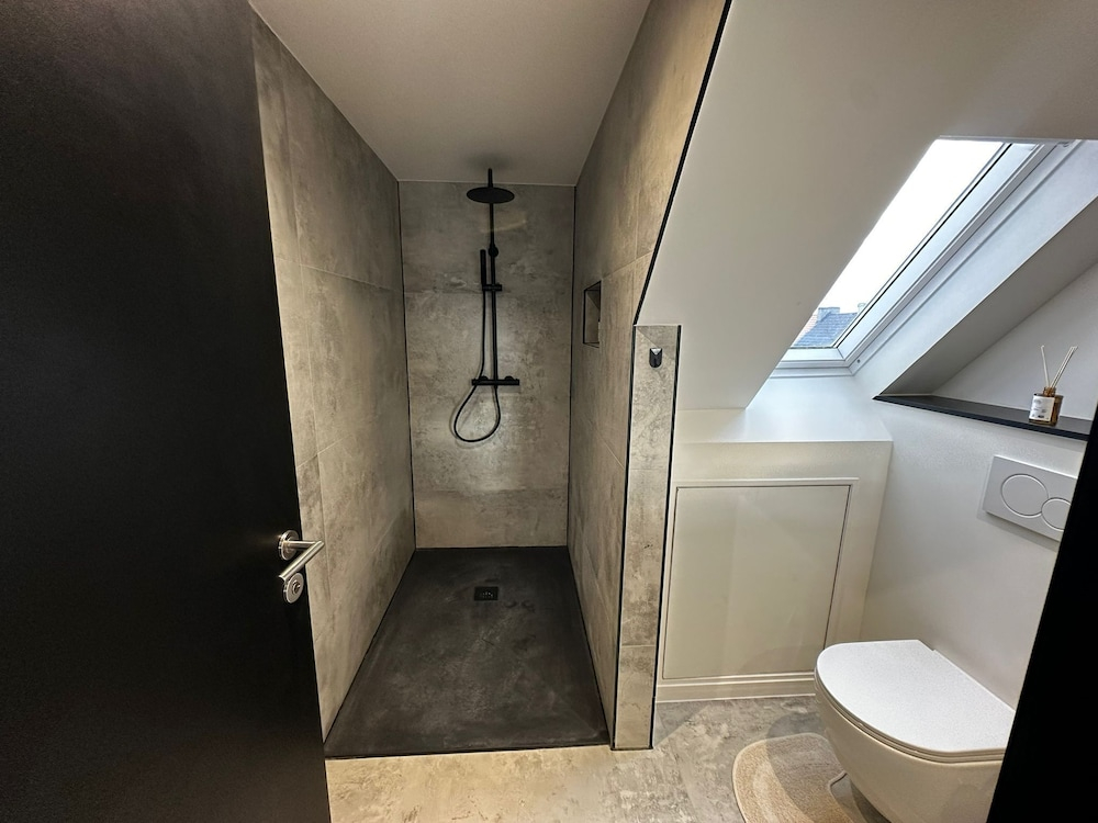 Stylish 3BR With 1LR Apt Near to Center