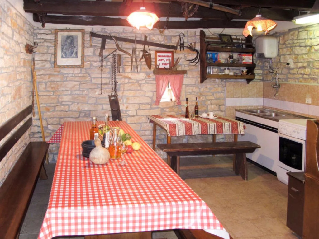 Josip (ROJ436)