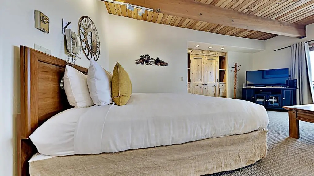Timberline Condominium Studio Deluxe Unit 215