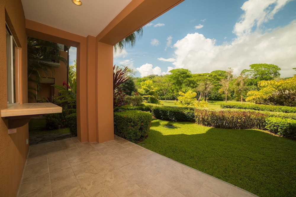 Veranda 6F 2 bdr Garden View in Los Suenos