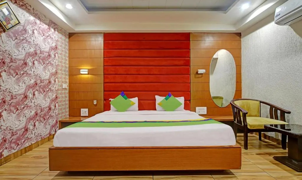 Collection O Hotel Johri Residency