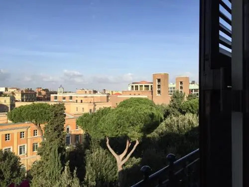Donna Ilaria - Vatican area