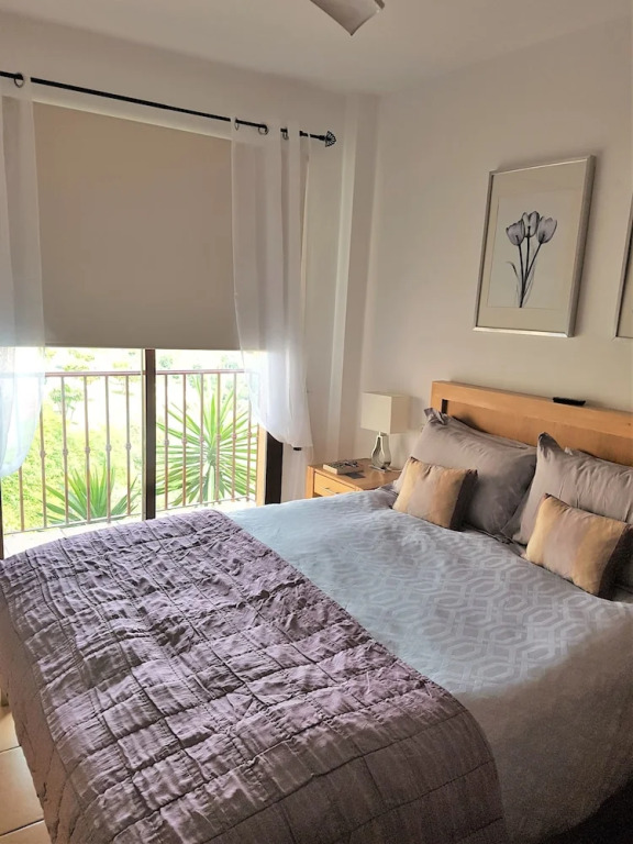 Stunning 4 bed duplex with sea views