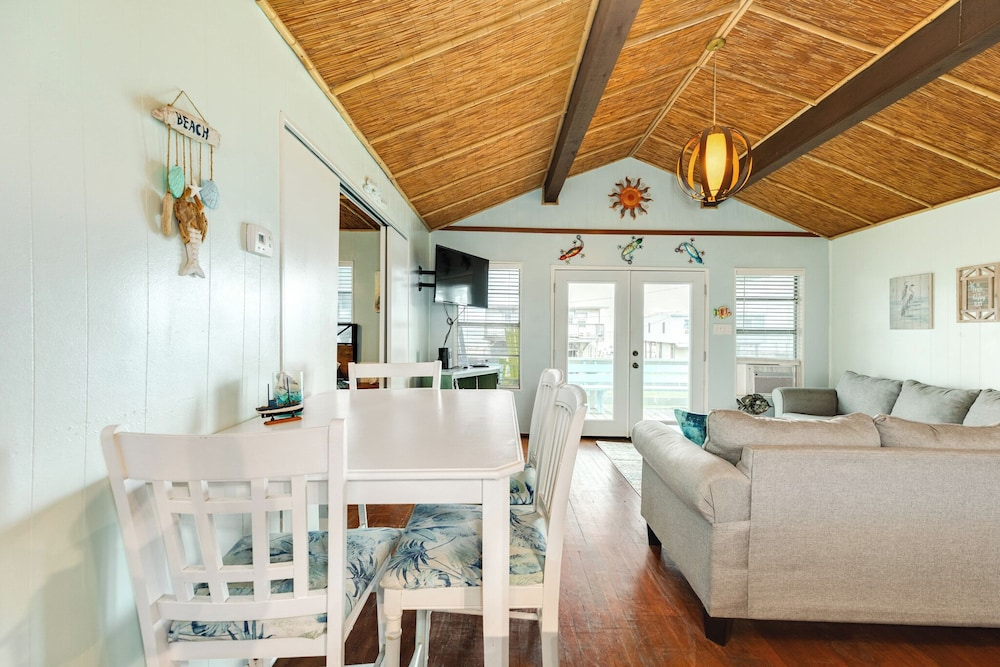 Walk to Ocean: Coastal Surfside Beach Bungalow!