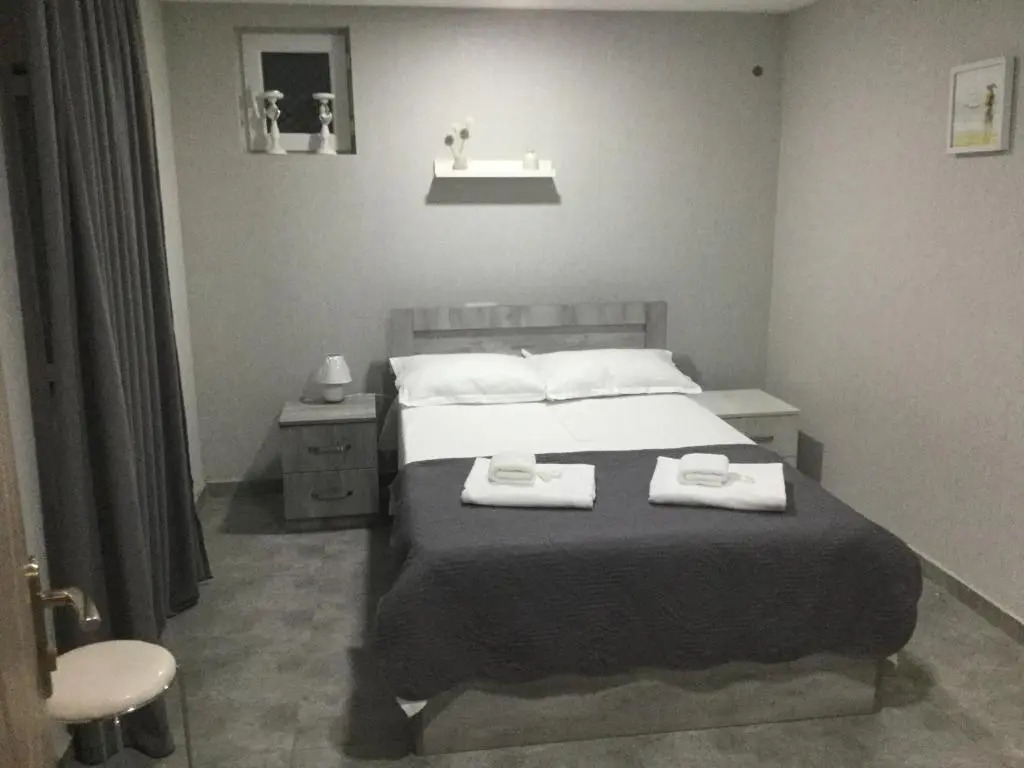 Apartment White Orchid
