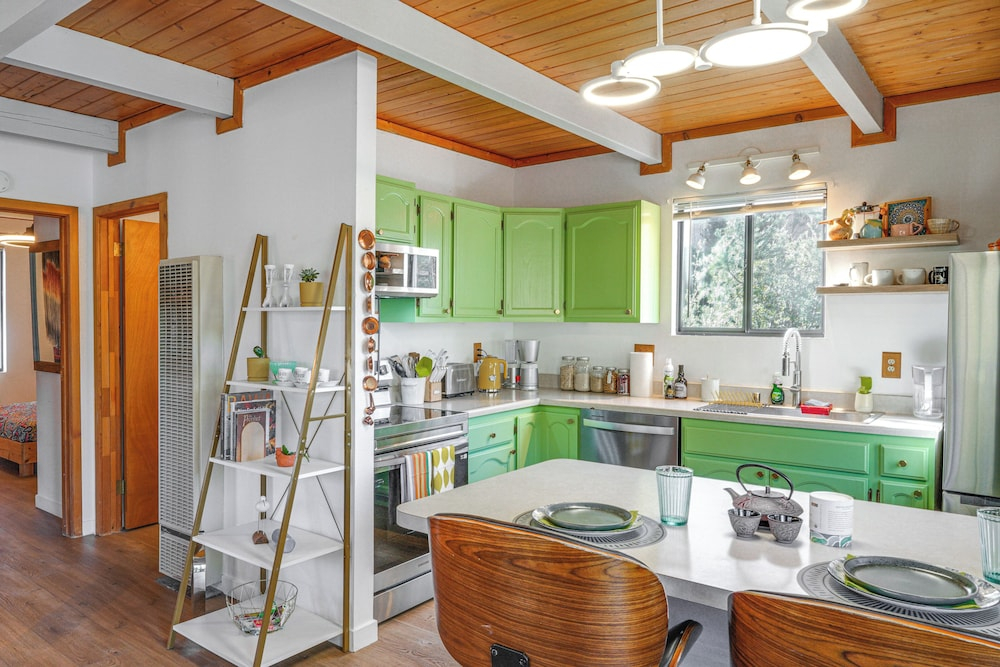 Mtn Views Near Hiking: Pine Mountain Club Getaway!