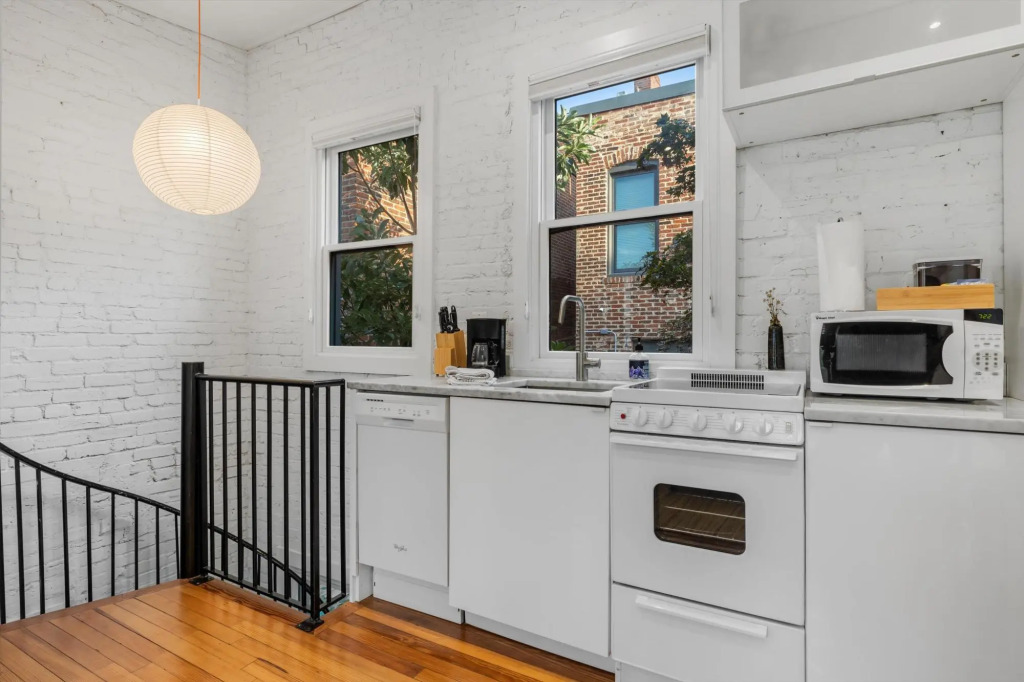 Adorable Studio Space in Private Carriage House