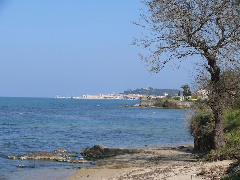 Country-style Decorated Villa With Pool and Breathtaking, Panoramic View of the Gulf of Saint-tropez