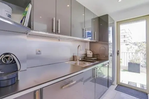 Wonderful fully renovated 2BR on the last floor.