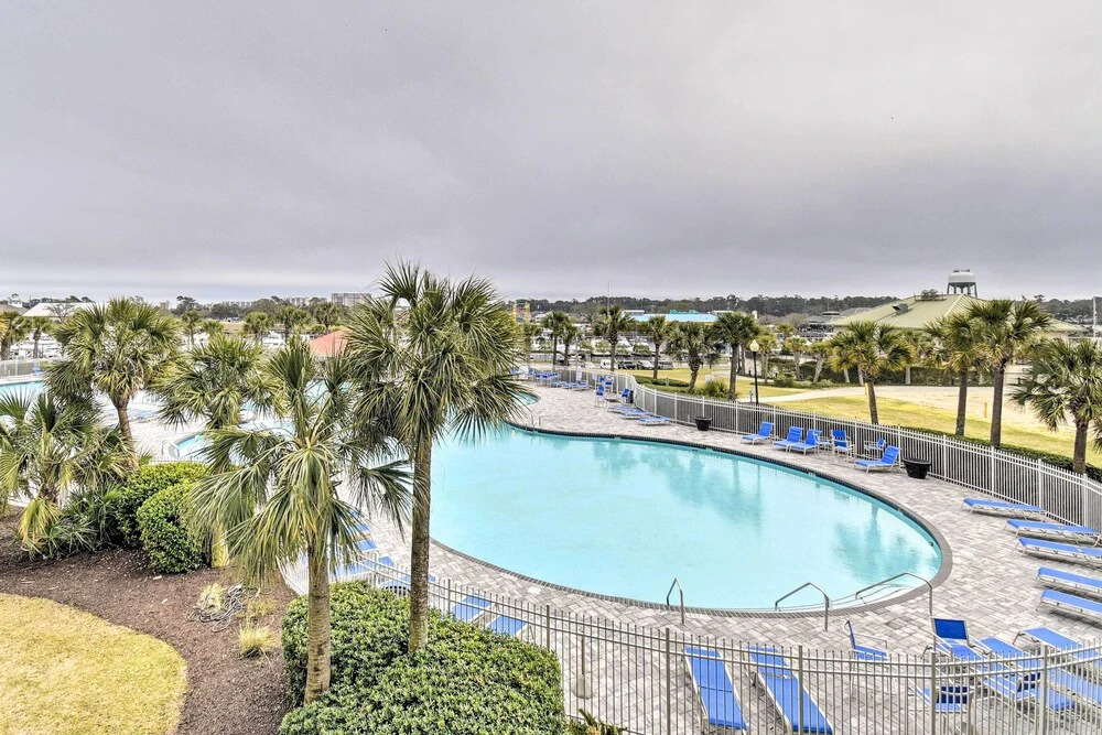 Barefoot Resort Condo ~ 2 Mi to Beach Access!
