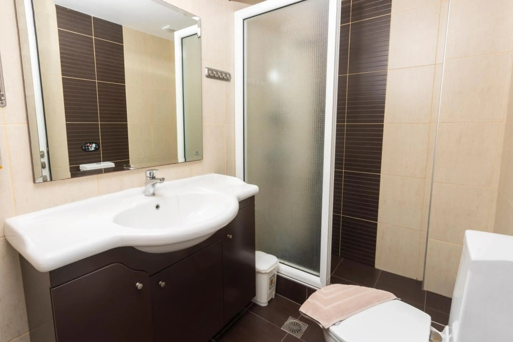 Royal Hotel and Suites
