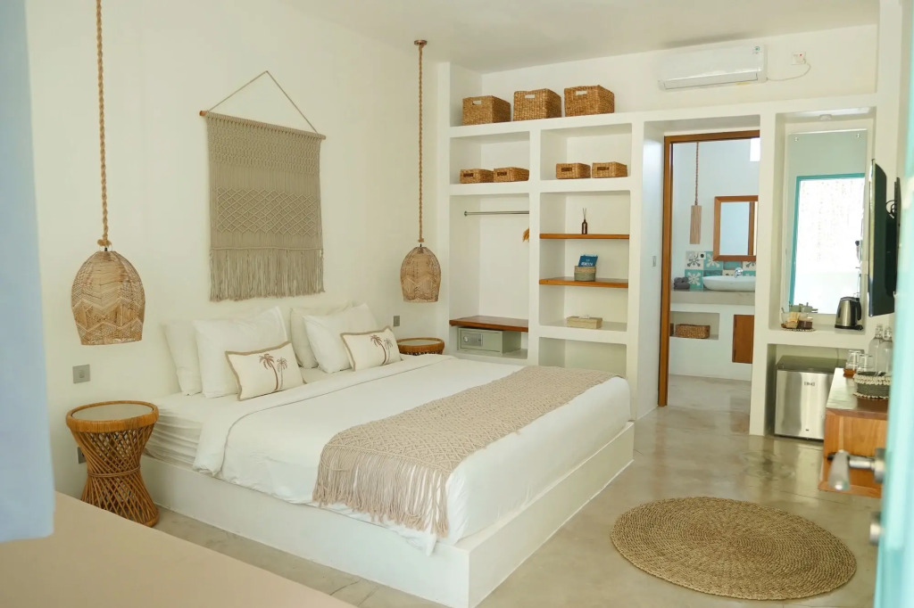 Seaesta Komodo Hotel & Hostel