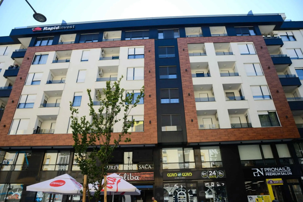 Tesla 70 Apartment