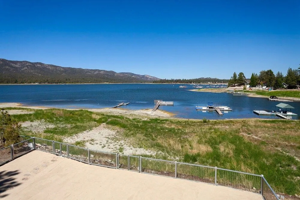 No. 27 Lakefront Lodge - 5 Br Home