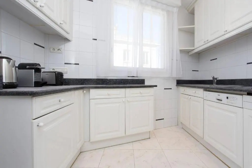 Mariott Area: Sunny 2 Beds /2 Baths