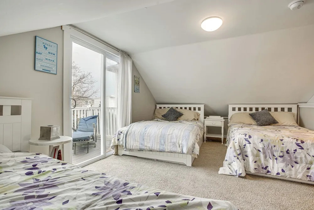Wildwood Retreat w/ 2 Balconies: 5 Blocks to Beach