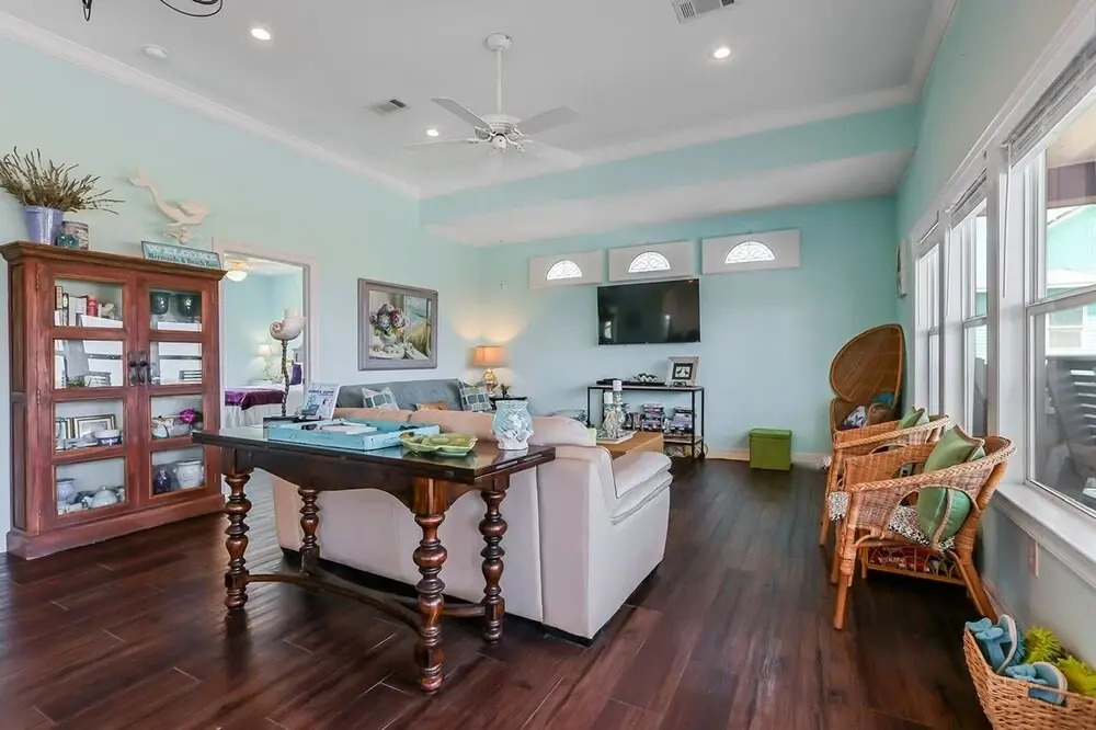 Miss Molly's 2 Bedroom Home by RedAwning