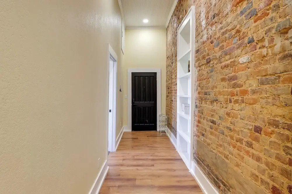 Shop, Dine & Unwind at Historic Dtwn Marshall Apt