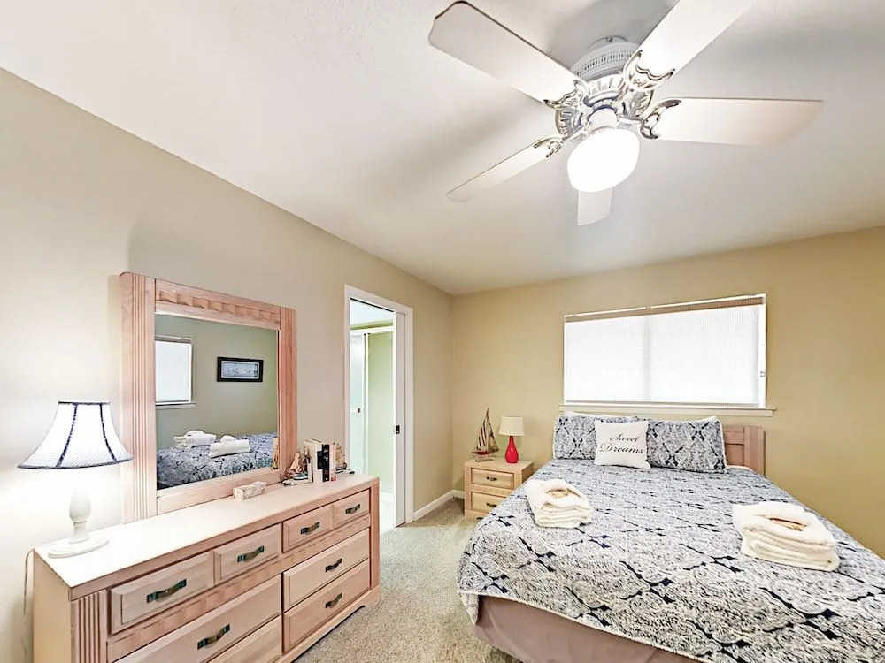 Sea Pines 2br W/ Patio, Near Beach 2 Bedroom Home