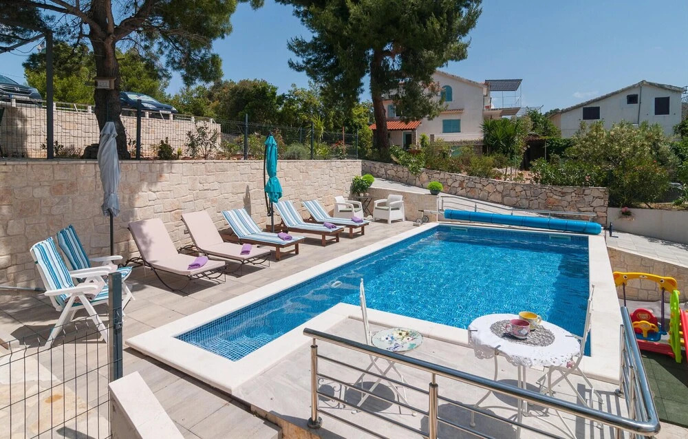 Gorgeous Home In Maslinica